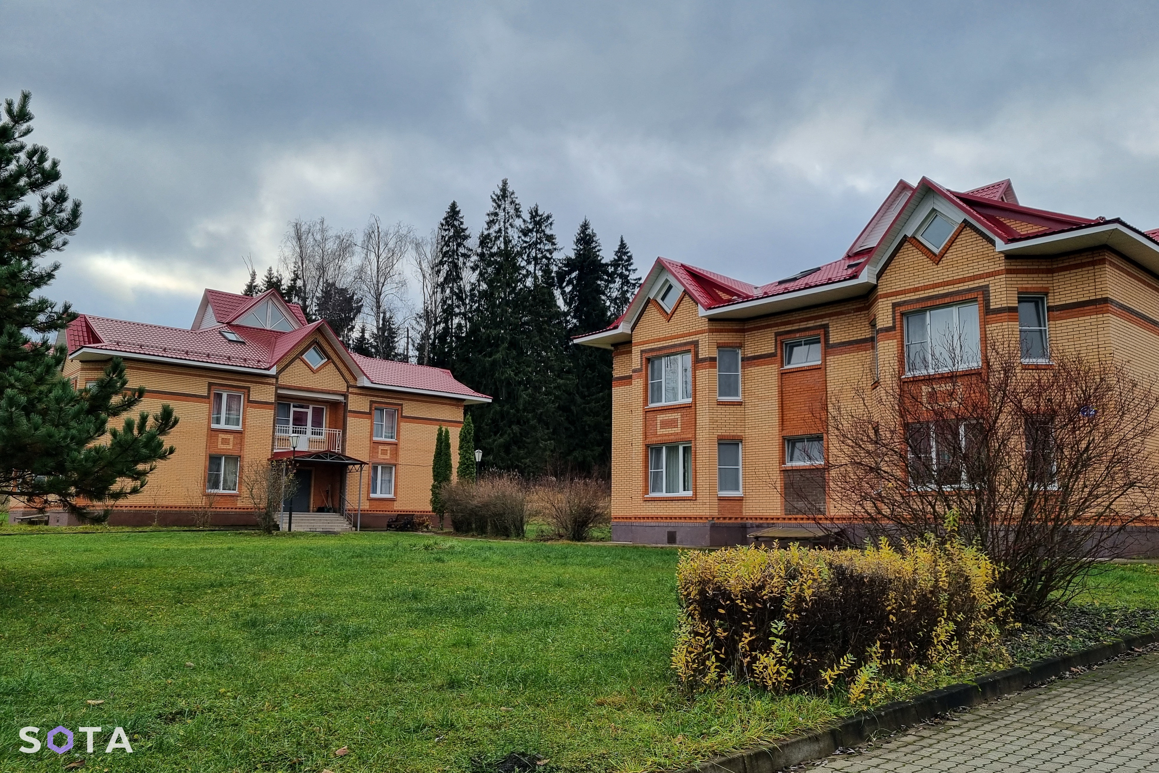 Лицейские коттеджи
Выпускница К. / SOTA