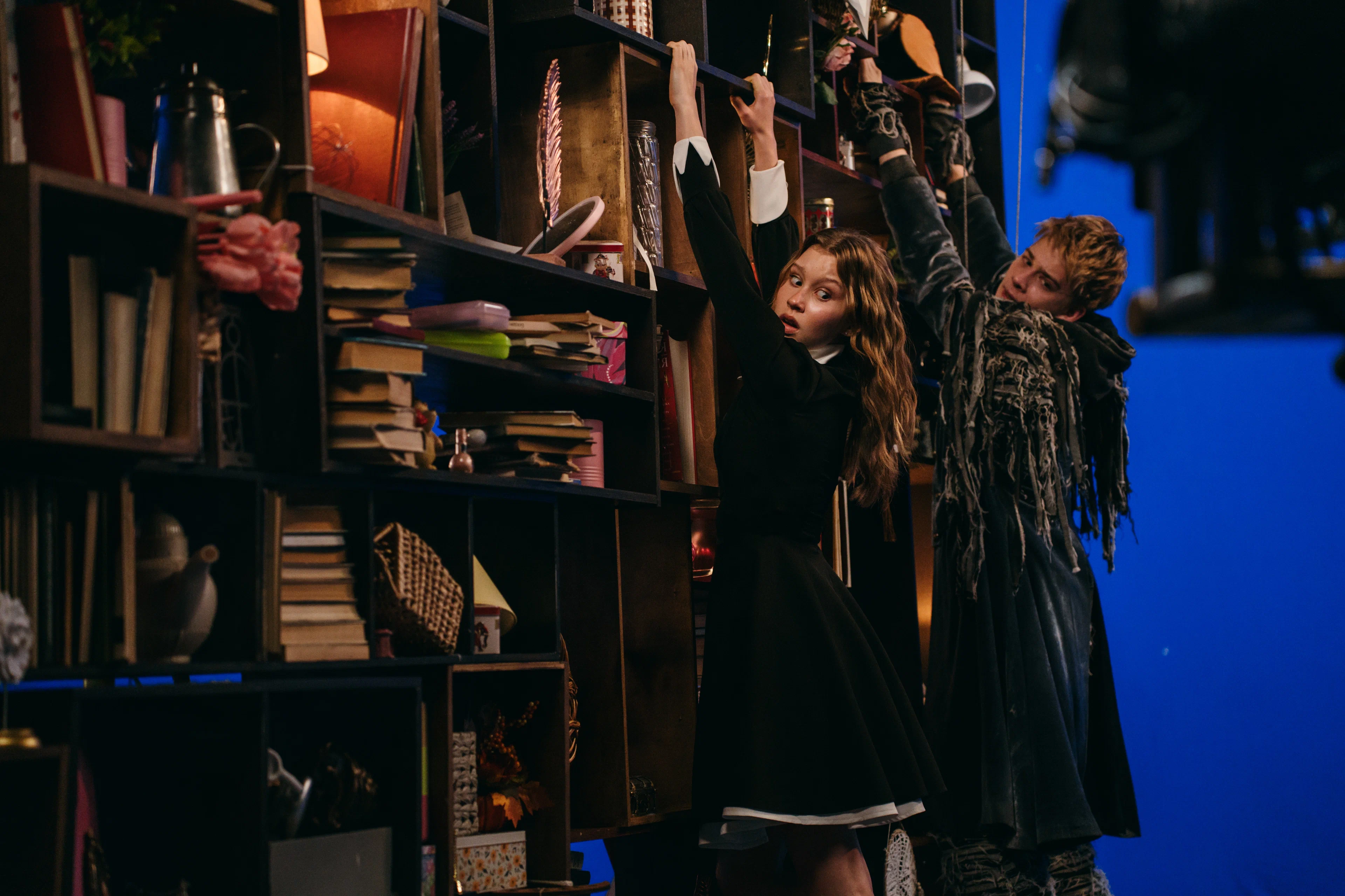 Фото со съёмок фильма «Алиса в Стране Чудес»
kinopoisk.ru    