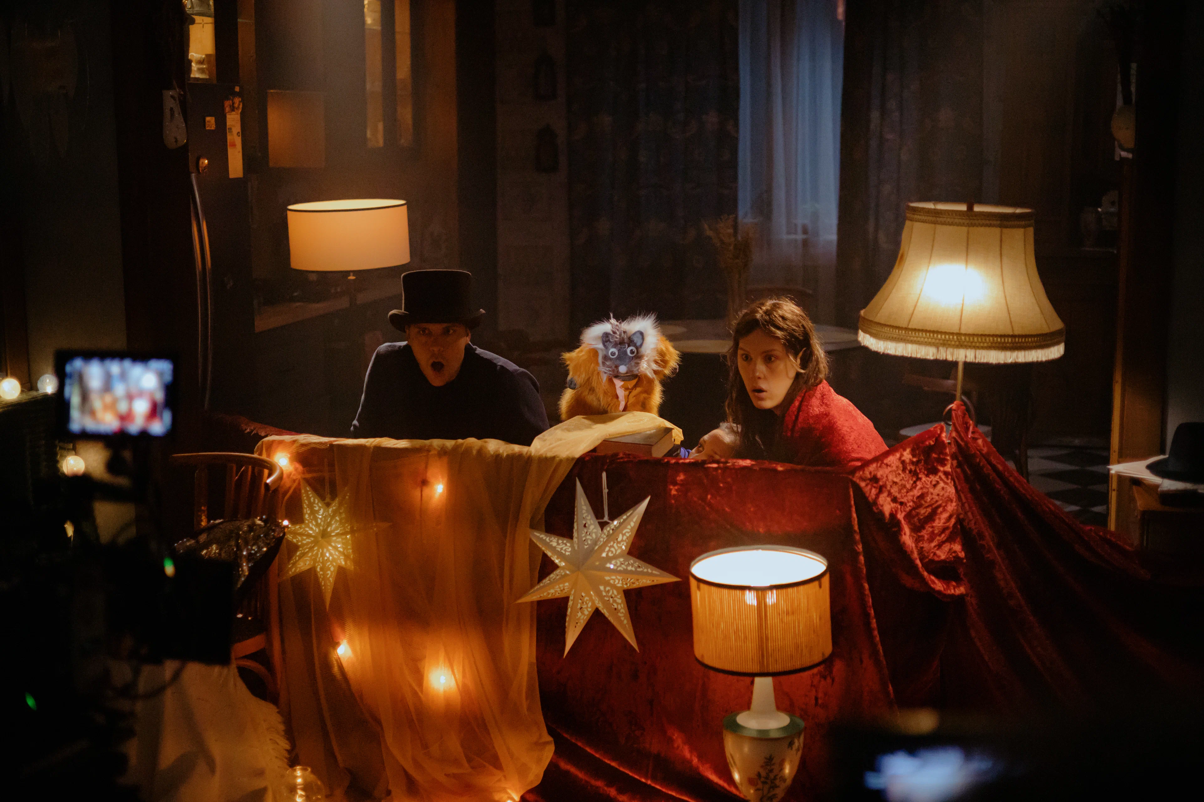 Фото со съёмок фильма «Алиса в Стране Чудес»
kinopoisk.ru    