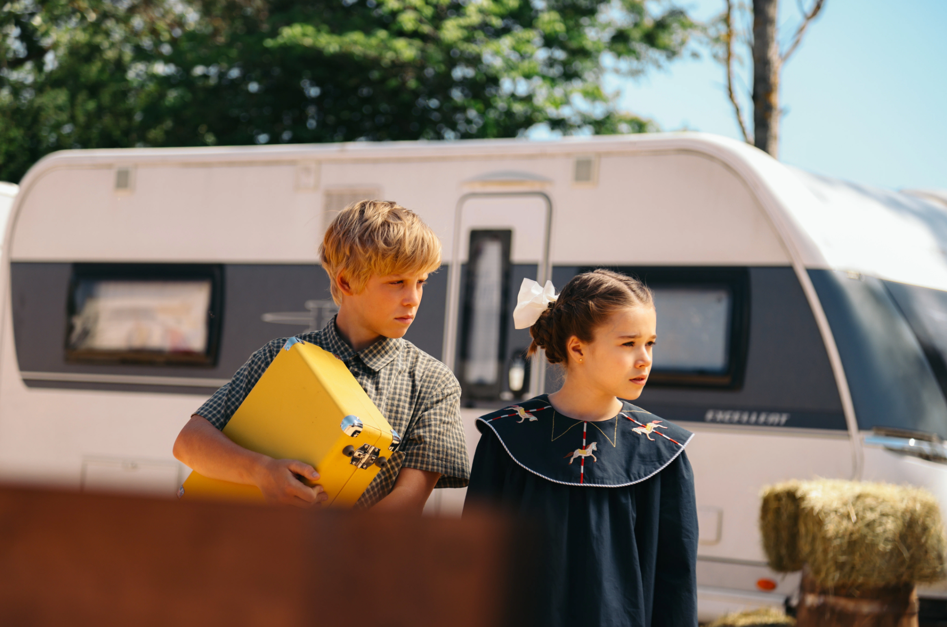Обложка статьи «Приключения желтого чемоданчика»: братья Андреасяны снова пытаются испортить классику