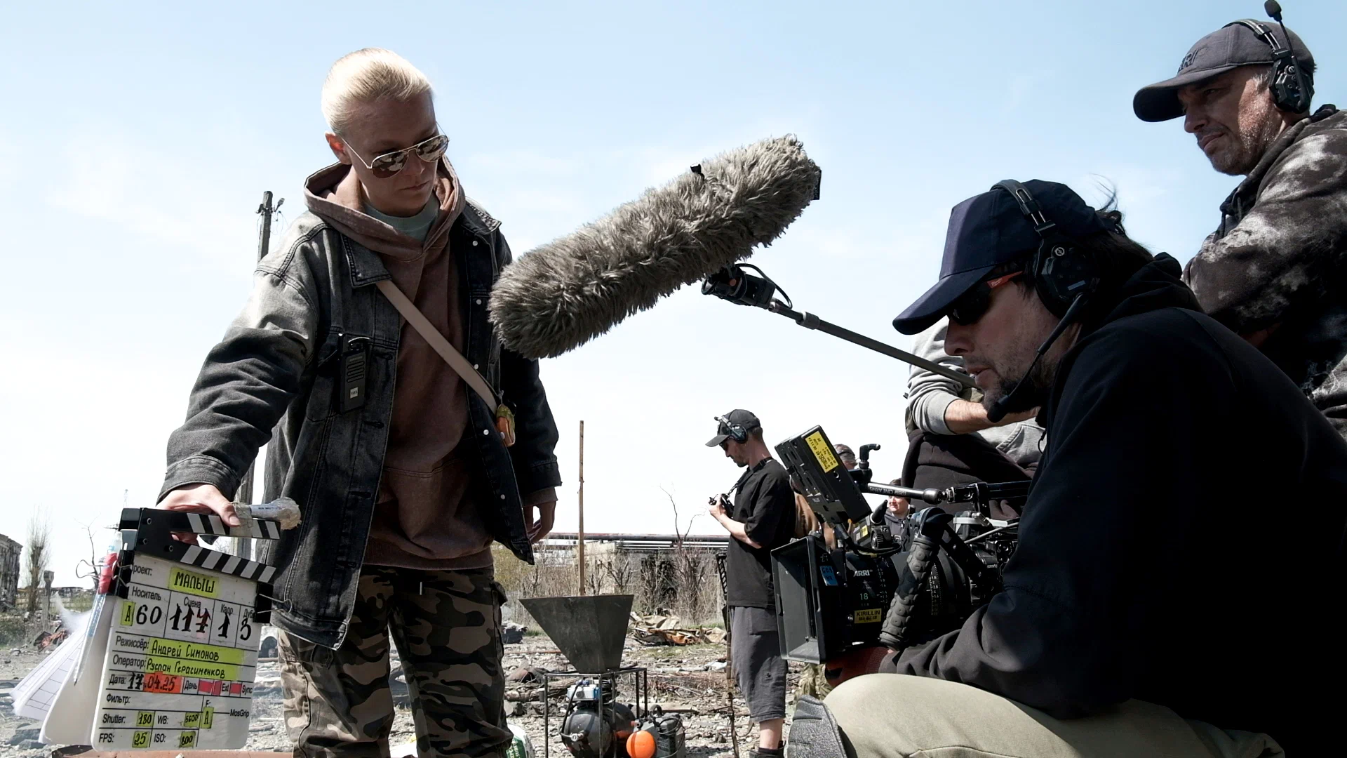 Фото со съёмок фильма «Малыш»
kinopoisk.ru