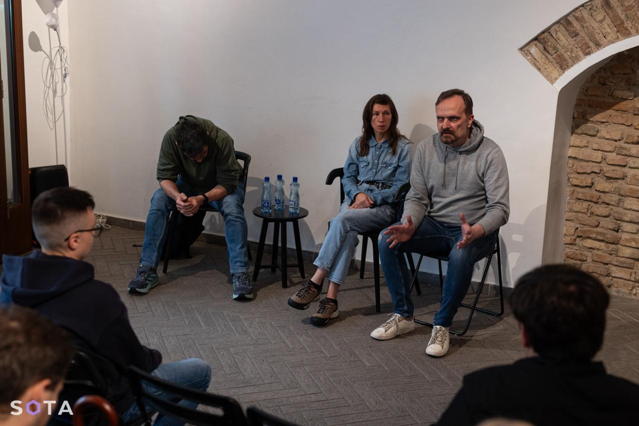 Игорь Кочетков (крайний справа) на презентации «Мирной России» в Вильнюсе. Фото: Руслан Терехов / SOTA