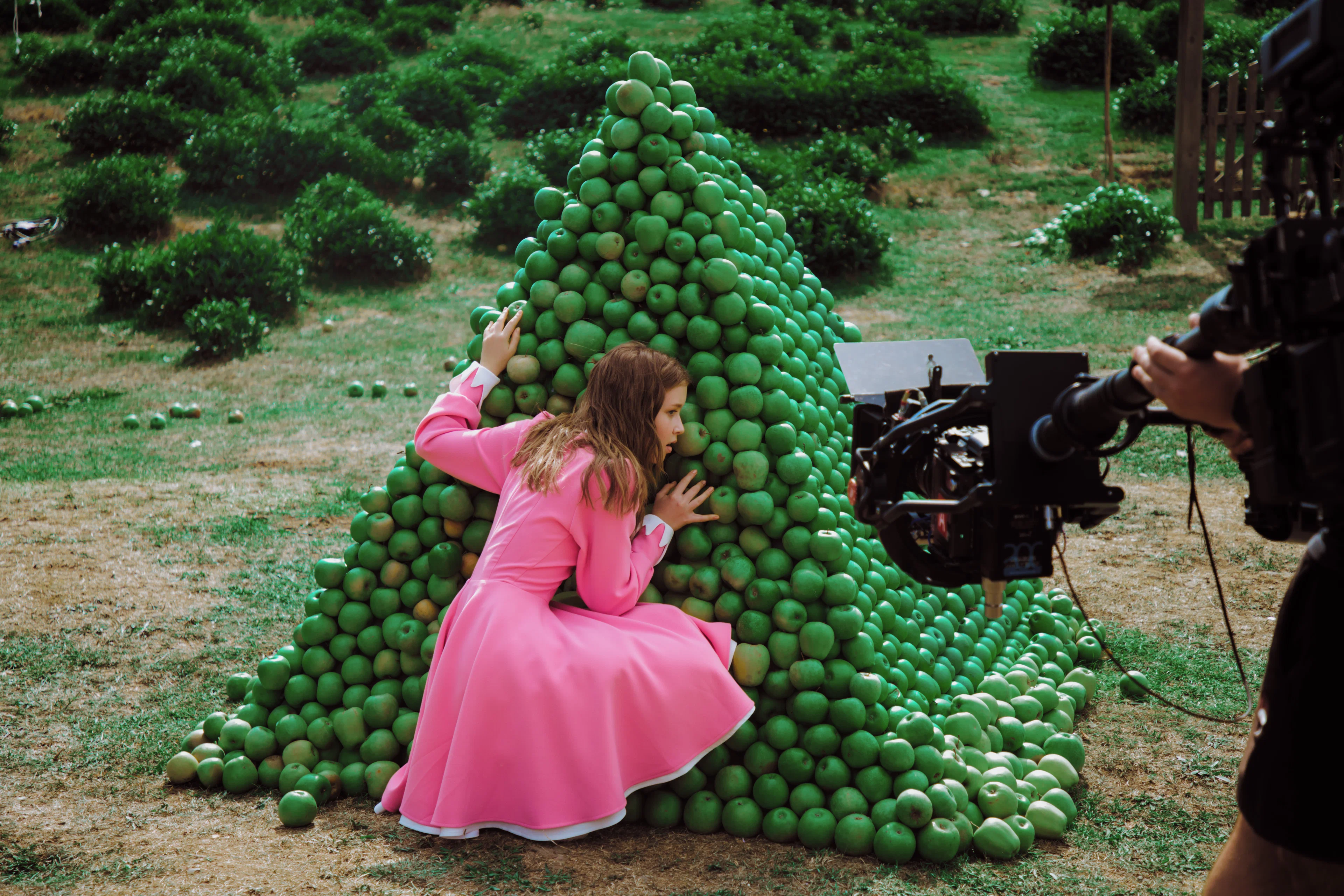 Фото со съёмок фильма «Алиса в Стране Чудес»
kinopoisk.ru    