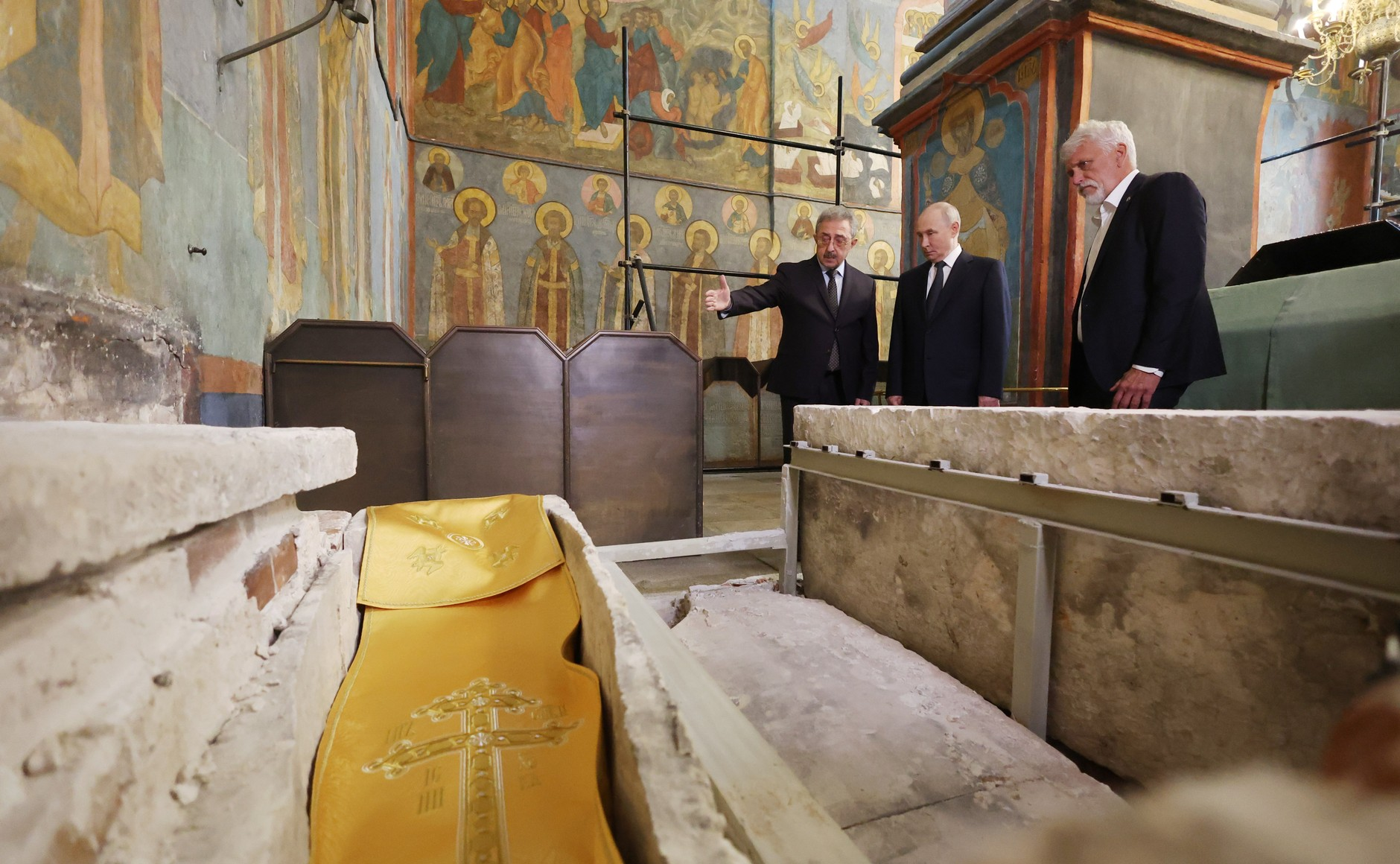 Путин у место гробницы князя Димитрия Донского /&nbsp;kremlin.ru