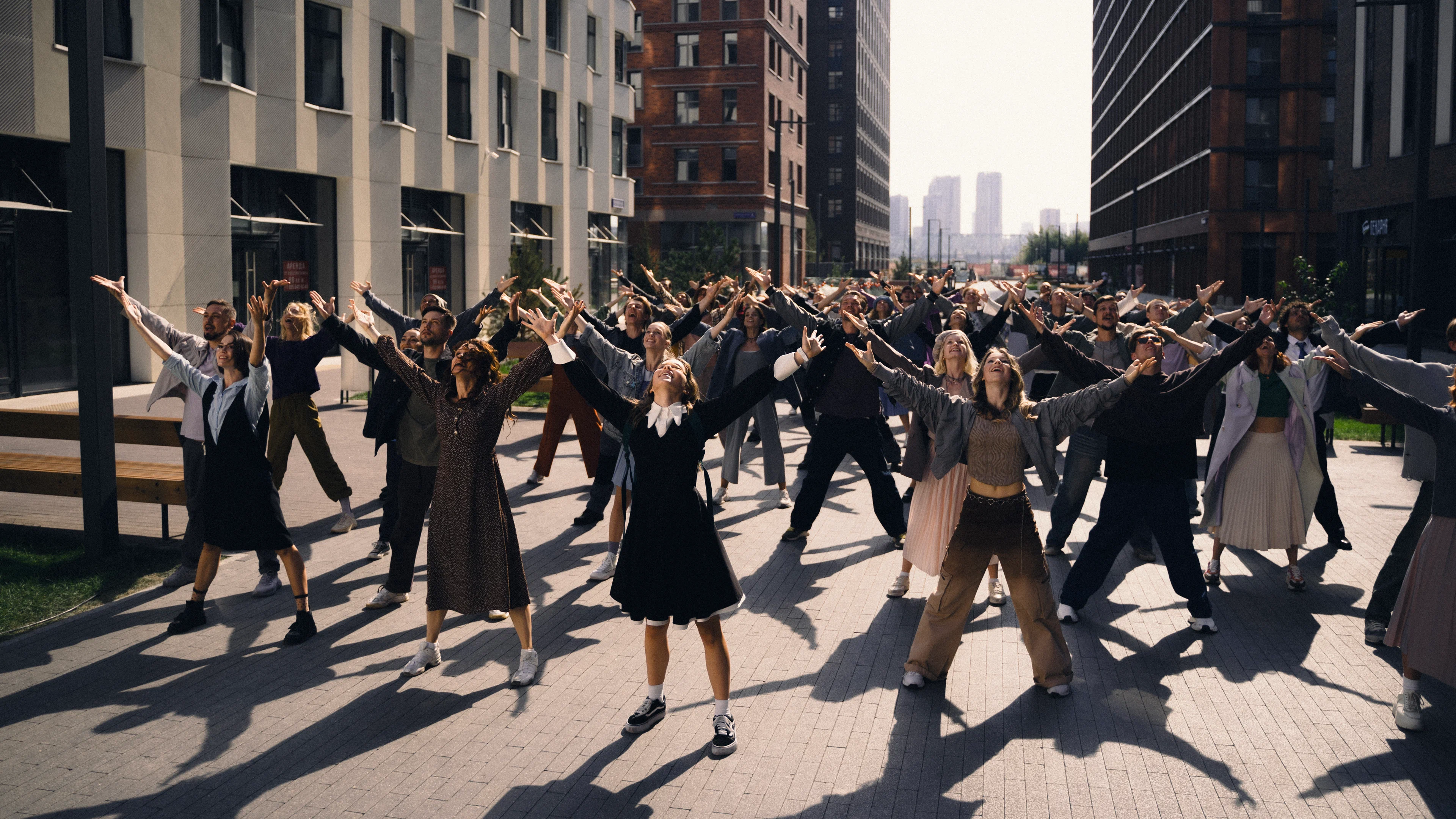 Фото со съёмок фильма «Алиса в Стране Чудес»
kinopoisk.ru    